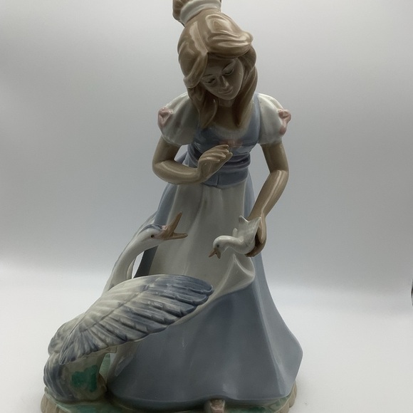 Cascades Spain 14” Porcelain Figurine Girl  with Geese - Picture 2 of 13